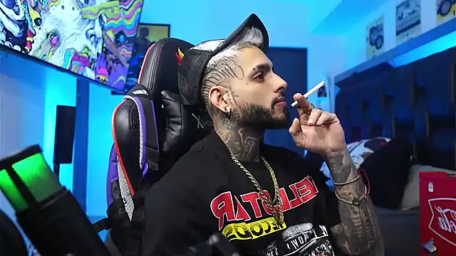 logan hugh8 online show from February 12, 2:39 am