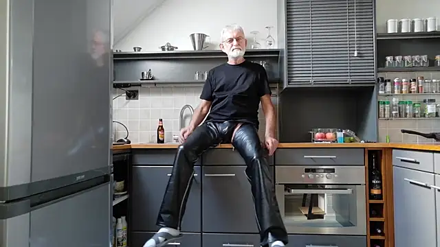 ewaldwillems99 online show from September 12, 1:00 pm