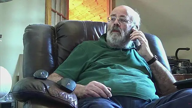 Snapshot of janzer13 chatting on October 25, 2:19 pm janzer13 online show from October 25, 2:19 pm