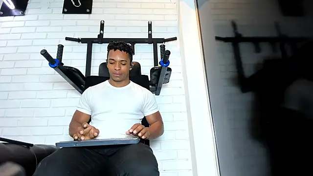 ItaloMoore online show from February 24, 11:33 am