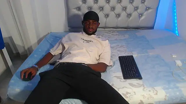 eebony stallion online show from November 28, 7:49 pm