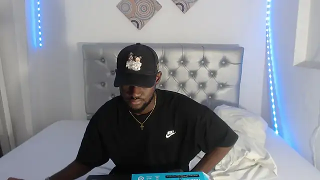 eebony stallion online show from November 19, 6:19 pm