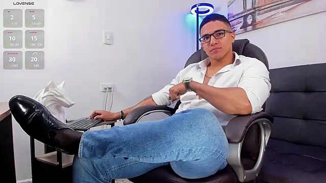 Dash Bukoski online show from October 25, 1:13 pm