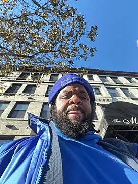 Watchingoutgucci online show from January 11, 3:27 pm