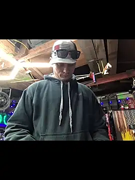 twistafatpipe online show from February 1, 8:51 pm