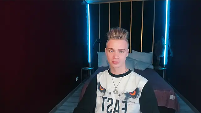 Snapshot of LawrenceMiles chatting on September 22, 10:48 am LawrenceMiles online show from September 22, 10:48 am