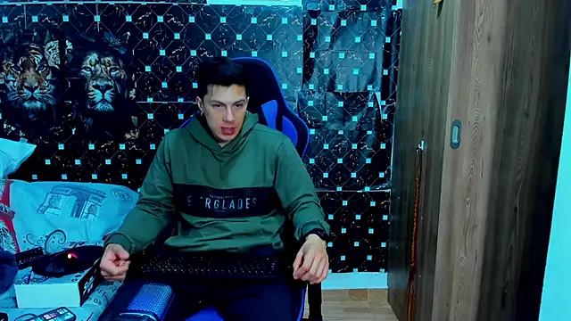 javiersexymann online show from December 17, 12:18 am