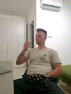 mrlyuis online show from December 4, 9:22 pm