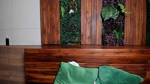 AustinJones  online show from February 7, 8:14 pm