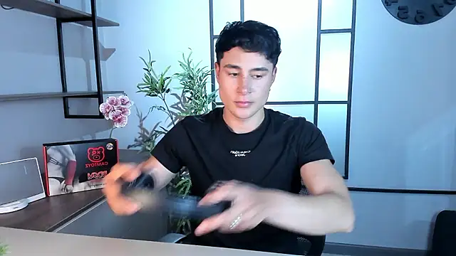 AustinJones  online show from February 14, 7:31 pm