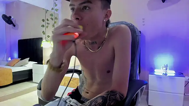 Nascary Fox online show from November 15, 8:11 pm