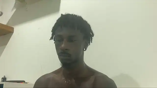 JuicyBlackD83 online show from November 11, 7:35 am