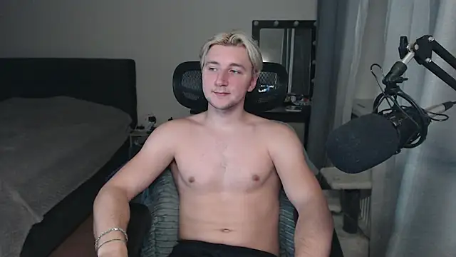 Snapshot of Elvin_Vaenight chatting on October 8, 10:36 pm Elvin Vaenight online show from October 8, 10:36 pm