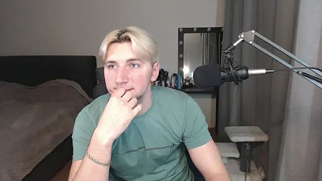 Snapshot of Elvin_Vaenight chatting on September 10, 9:35 pm Elvin Vaenight online show from September 10, 9:35 pm