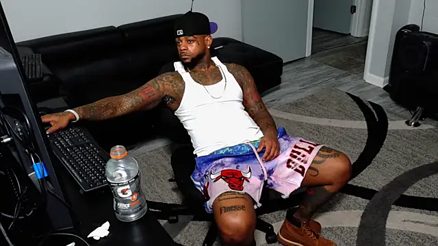 SLANGONDEMHOES online show from February 13, 7:08 pm