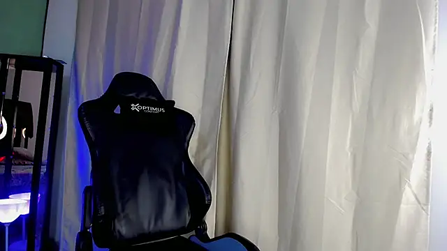 dilan hott  online show from October 12, 12:15 am