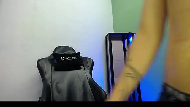 dilan hott  online show from January 8, 8:47 pm