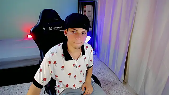 dilan hott  online show from October 6, 8:57 pm