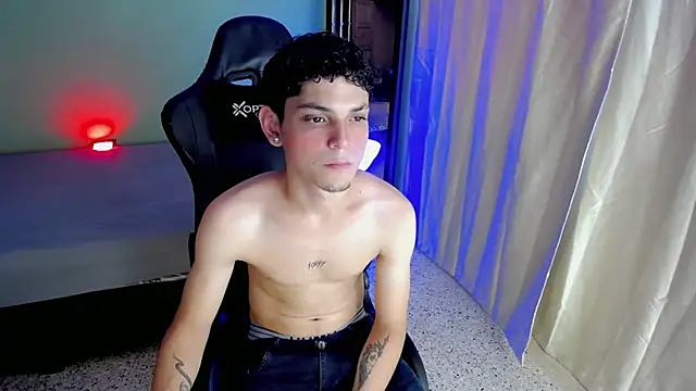 dilan hott  online show from October 4, 8:46 pm