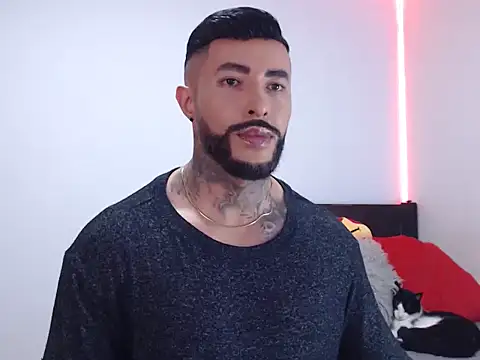 andrea de lucaa online show from November 18, 3:43 am