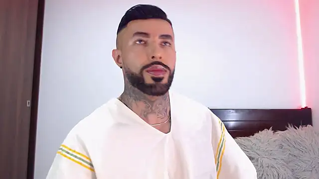 andrea de lucaa online show from February 3, 4:10 am