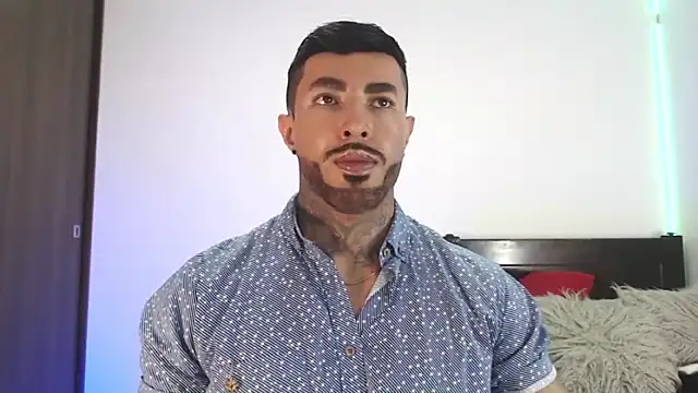 andrea de lucaa online show from April 17, 4:04 am