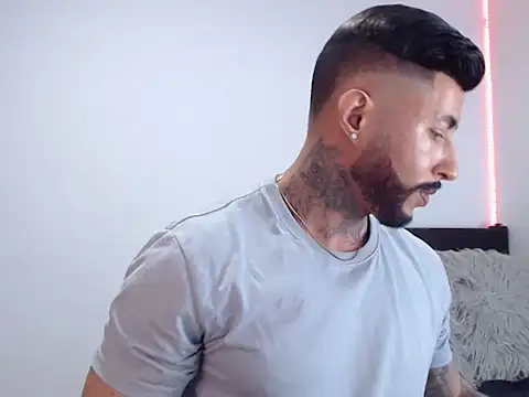 andrea de lucaa online show from October 4, 3:55 am