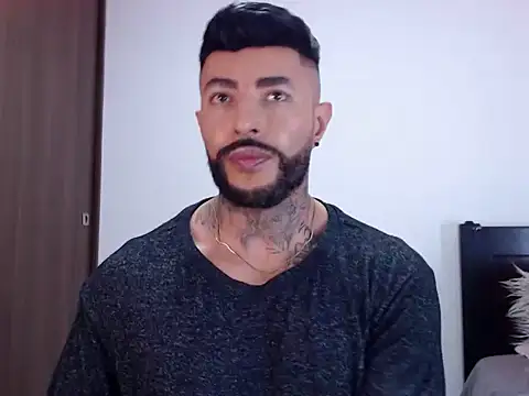 andrea de lucaa online show from October 18, 4:28 am