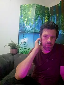 welcome-to-the-jungle online show from August 3, 7:20 pm