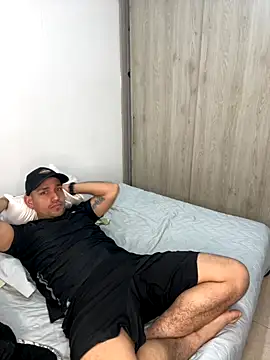 Snapshot of gerardollovera chatting on October 29, 1:19 am gerardollovera online show from October 29, 1:19 am