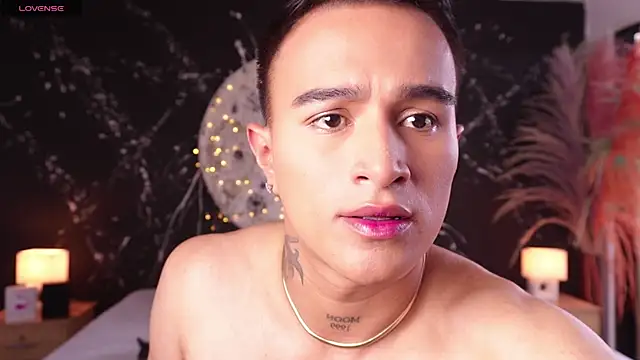 LiamDeep online show from December 14, 9:00 pm