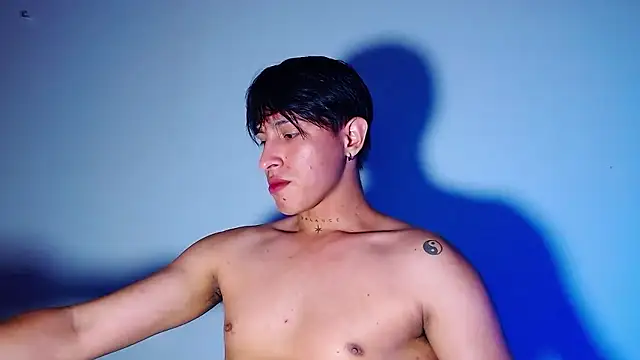 rowanbigboy23 online show from January 18, 1:51 am