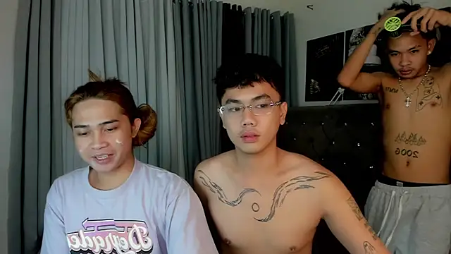 Snapshot of mightyhotcock chatting on October 24, 5:25 pm mightyhotcock online show from October 24, 5:25 pm