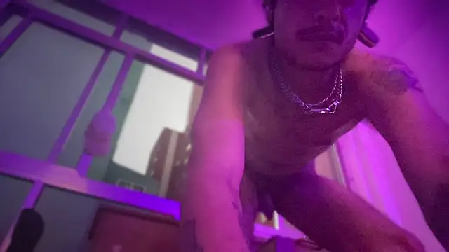 chrisalmeid  online show from April 28, 9:14 am