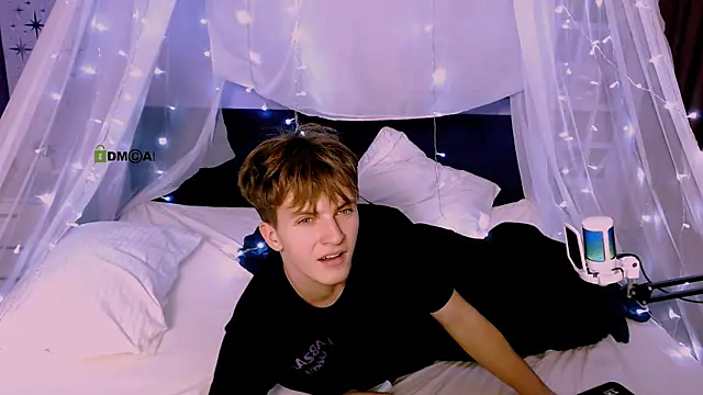 travis wolf  online show from September 30, 11:52 pm