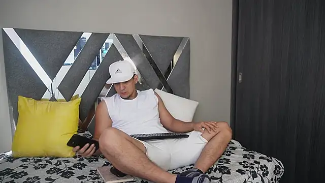 massimo vidal  online show from September 25, 1:10 pm