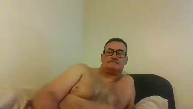 Snapshot of goldenman59 chatting on September 28, 1:09 pm goldenman59 online show from September 28, 1:09 pm