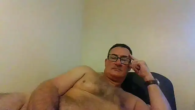 Snapshot of goldenman59 chatting on October 6, 12:32 pm goldenman59 online show from October 6, 12:32 pm
