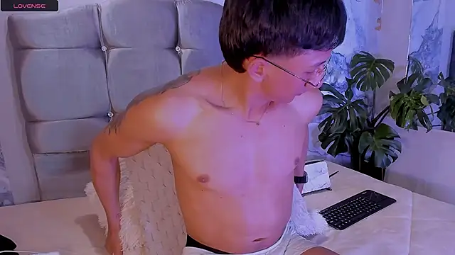 oliver mr  online show from March 13, 8:15 pm