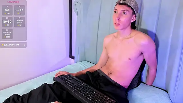 LittleDanny  online show from April 15, 5:24 pm