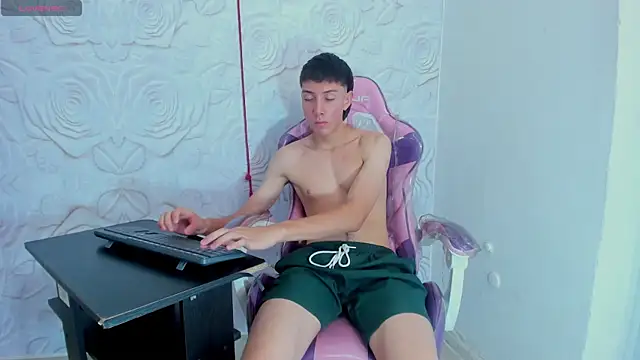 Snapshot of LittleDanny_ chatting on September 12, 2:50 pm LittleDanny  online show from September 12, 2:50 pm