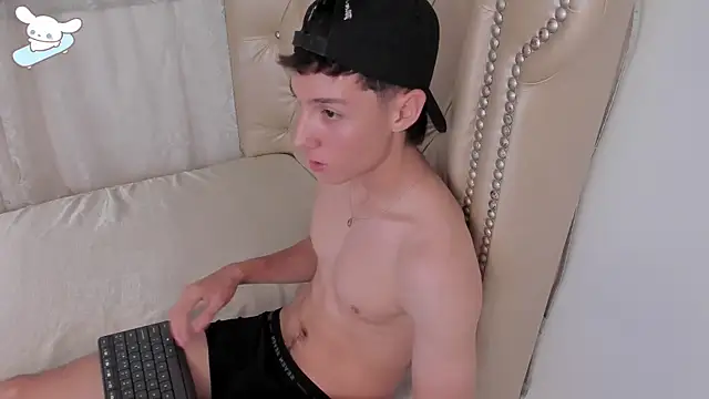 Snapshot of LittleDanny_ chatting on October 4, 4:01 pm LittleDanny  online show from October 4, 4:01 pm