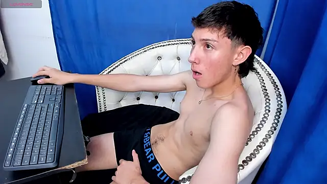 Snapshot of LittleDanny_ chatting on October 3, 3:28 pm LittleDanny  online show from October 3, 3:28 pm
