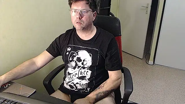 blueandwhite1 online show from February 4, 3:51 pm