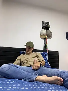 Snapshot of Jaguer2213 chatting on November 1, 4:27 am Jaguer2213 online show from November 1, 4:27 am