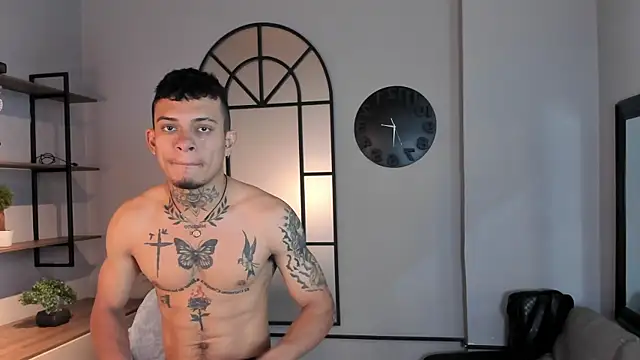 Snapshot of MrJustin_ chatting on October 20, 8:13 pm MrJustin  online show from October 20, 8:13 pm