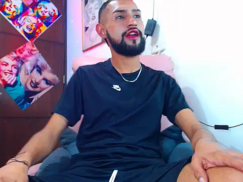 Snapshot of boybunnyerotic chatting on September 17, 3:40 am boybunnyerotic online show from September 17, 3:40 am