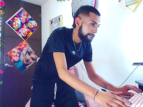 Snapshot of boybunnyerotic chatting on September 25, 4:06 pm boybunnyerotic online show from September 25, 4:06 pm