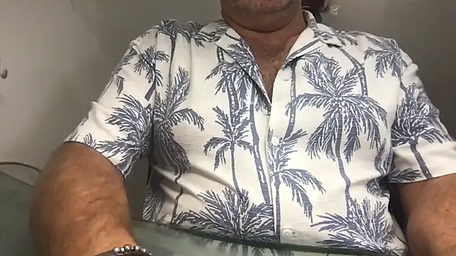 Snapshot of htreshot73 chatting on October 17, 2:10 pm htreshot73 online show from October 17, 2:10 pm