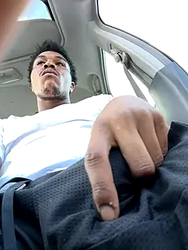 Snapshot of ShakeShaq chatting on October 10, 9:07 pm ShakeShaq online show from October 10, 9:07 pm